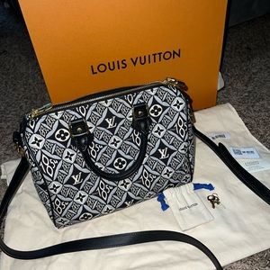 Louis Vuitton speedy cross over bag